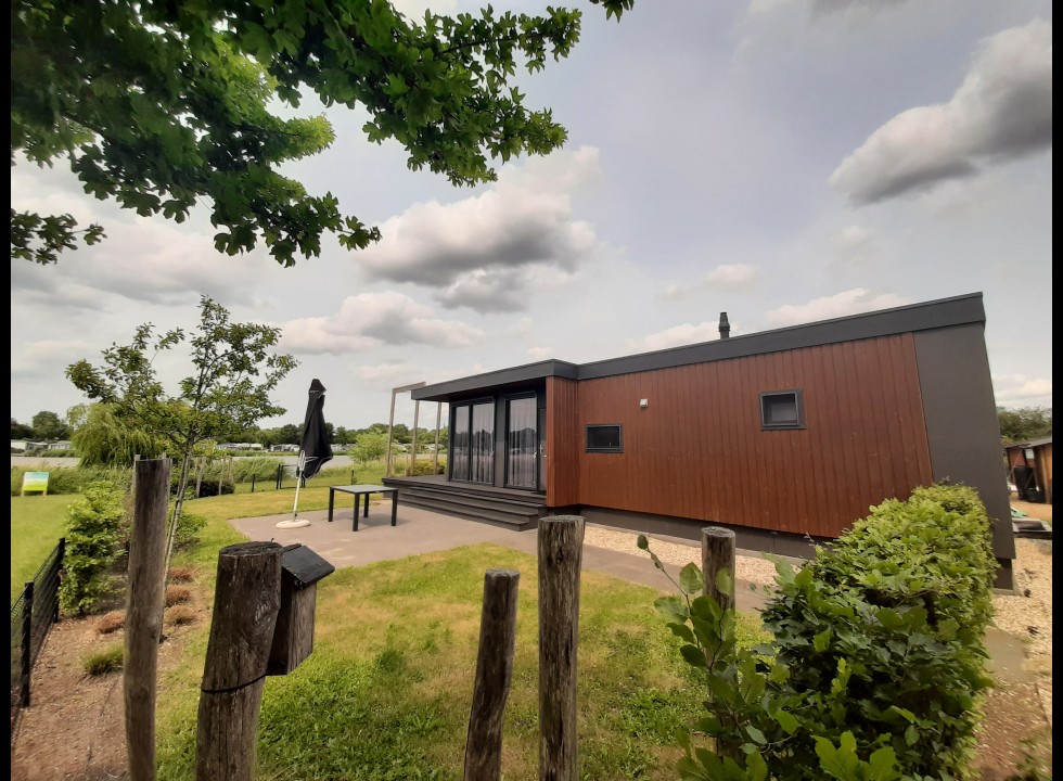 Voorkant met water.jpg